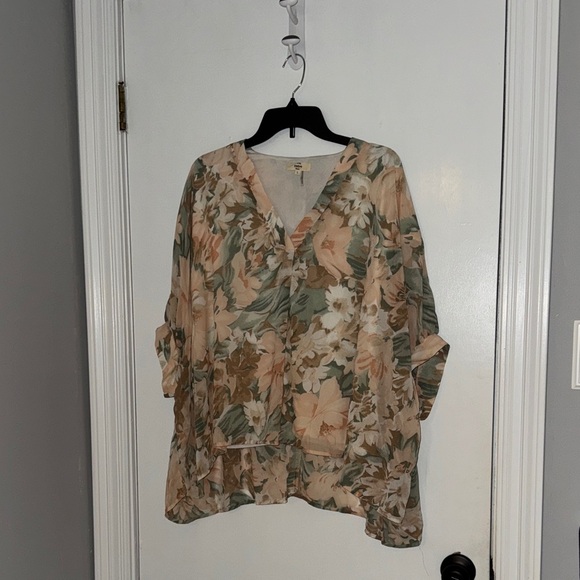 Entro- Floral V-Neck Blouse- size large - Picture 1 of 3